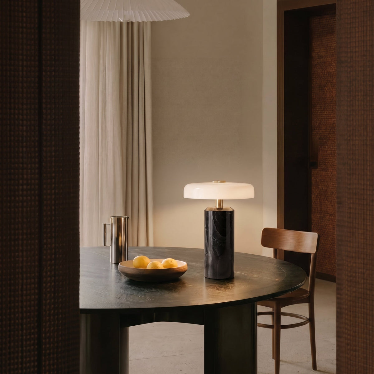 Kabellose Tischlampe aus Marmor und Glas