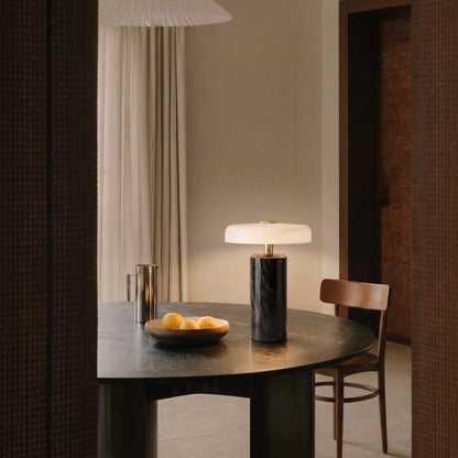 Kabellose Tischlampe aus Marmor und Glas
