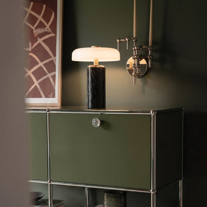 Kabellose Tischlampe aus Marmor und Glas